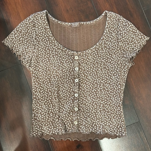 Tops - Brandy Melville brown and white floral top with buttons